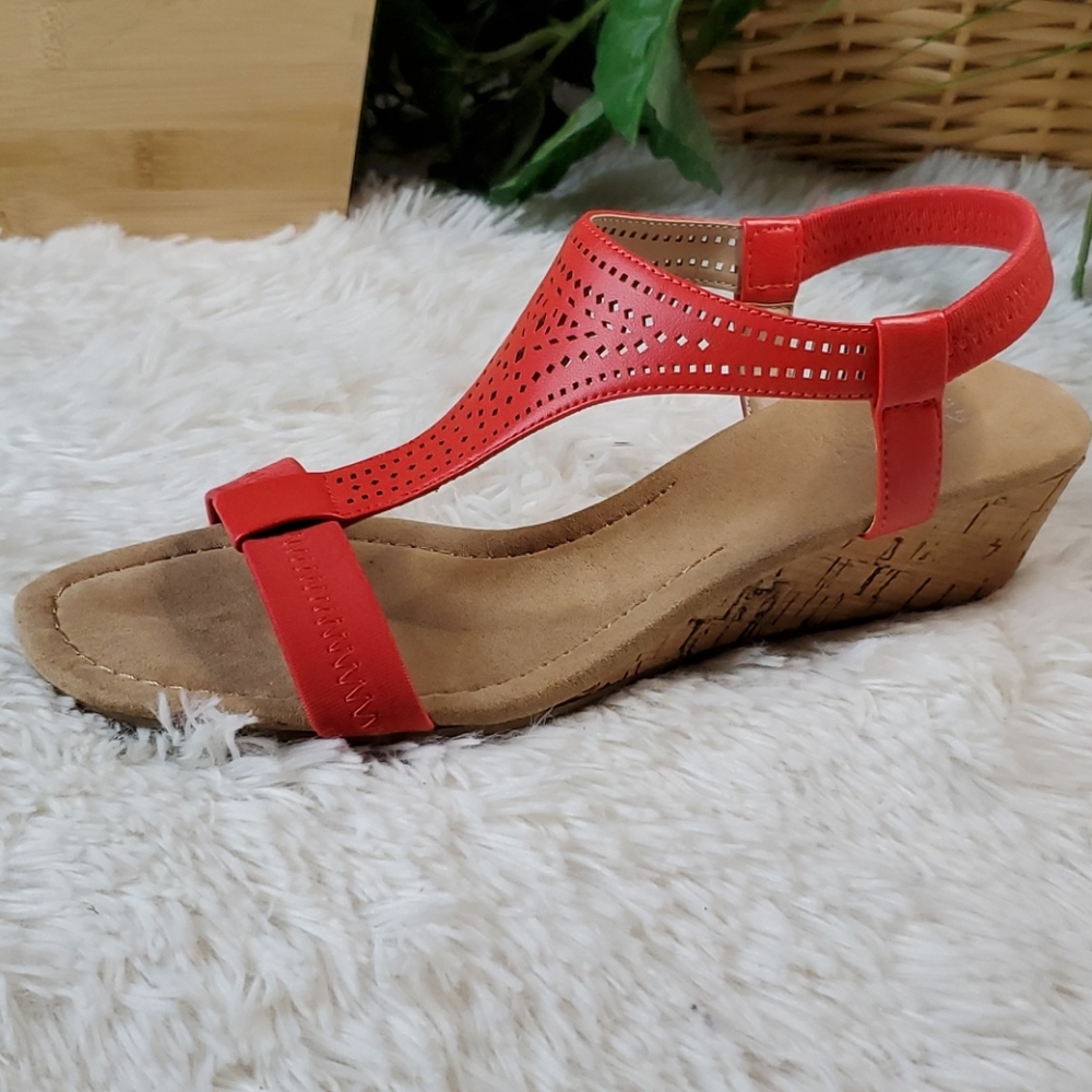 Women's Red Step 'n Flex Vacanzaa Wedge Sandals
